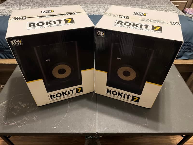 KRK ROKIT 7 G5 7-inch Powered Studio Monitor Pair with Tabletop Stands and Cables