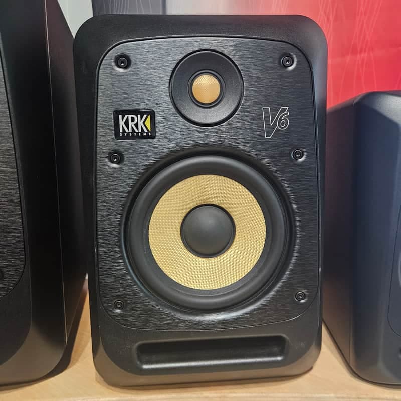 KRK V6 Series 4 2-Way 6.5" Active Studio Monitors (Pair) Black