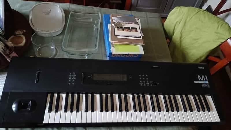 Korg M1 61-Key Synth Music Workstation 1980s + Memory Card