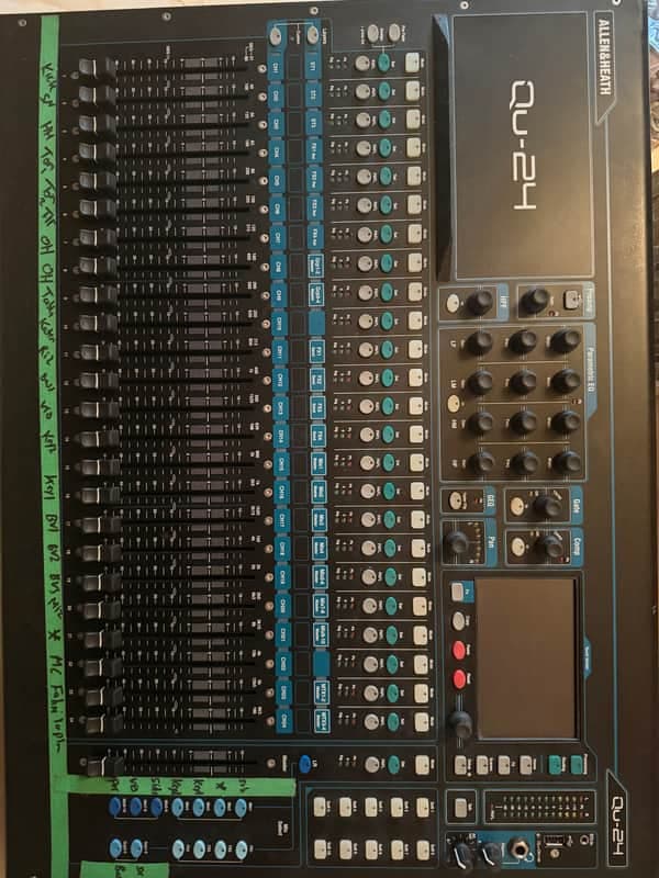 Allen & Heath QU-24 24-Channel Digital Mixer 2014 - Present - Black