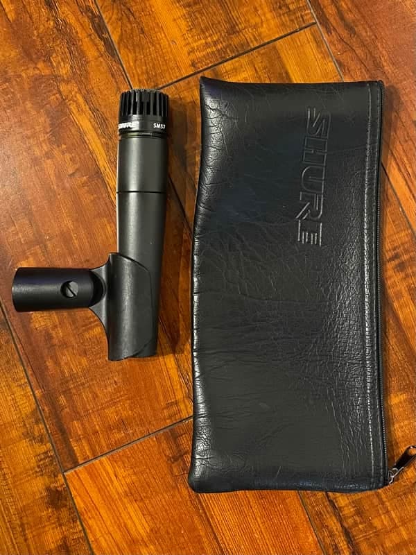 Shure SM57 Cardioid Dynamic Microphone with Mic Clip and Shure microphone Bag1984 - Present - Black