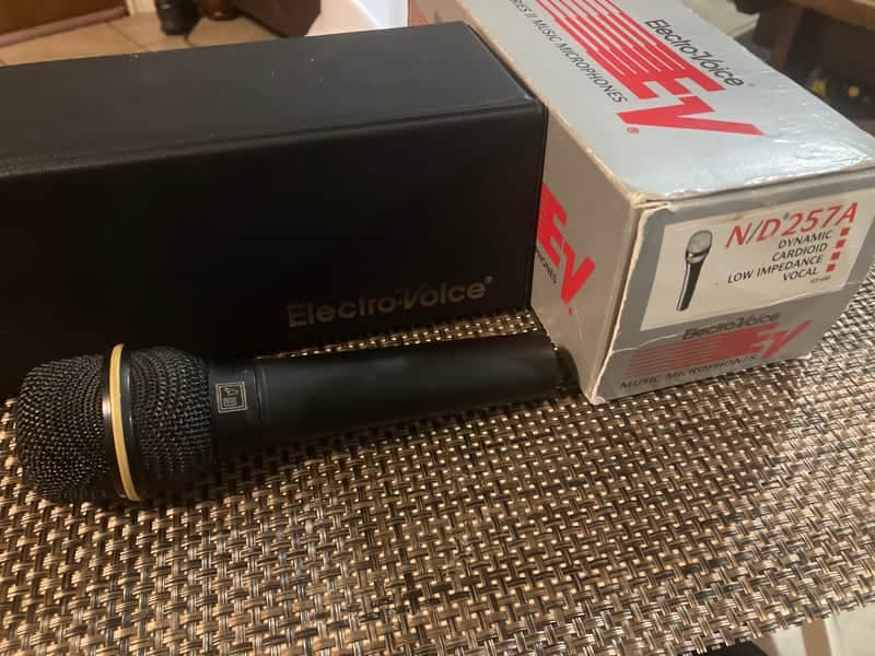 Good Used EV ElectroVoice N/D 257A Microphone made in USA w/ Box, Case and New Grip