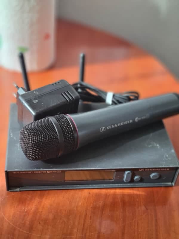 Sennheiser Sennheiser EM 300 G2 + SKM 300 G2 | Professional Wireless Microphone System