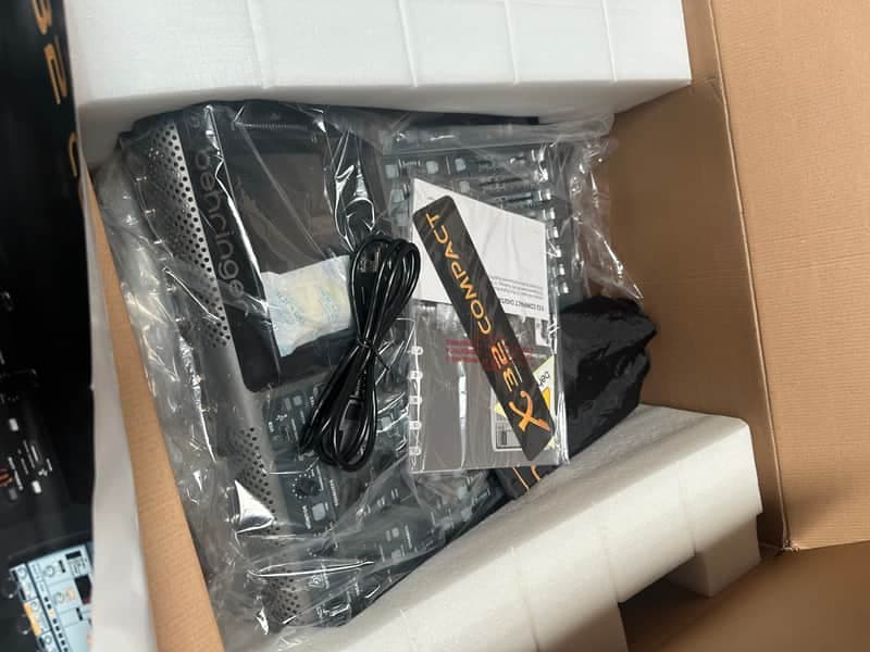 Behringer X32 COMPACT-TP 40-Input 25-Bus Digital Mixing Console Touring Package 2013 - Present - Standard