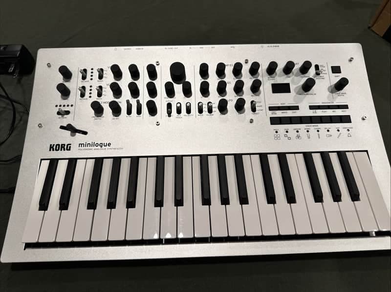 Korg Minilogue 4-Voice Polyphonic Analog Synthesizer 2016 - Present - Silver