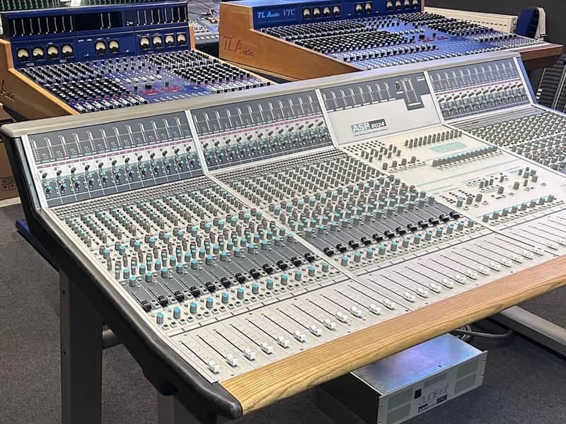 AUDIENT 8024 36 Channels JUST IN - Silver