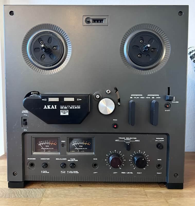 Akai GX-215D 2-Channel u4-Track Tape Recorder 1977 - 1980 - Black