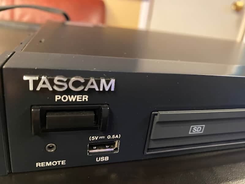 TASCAM SS-R100 SOLID STATE RECORDER