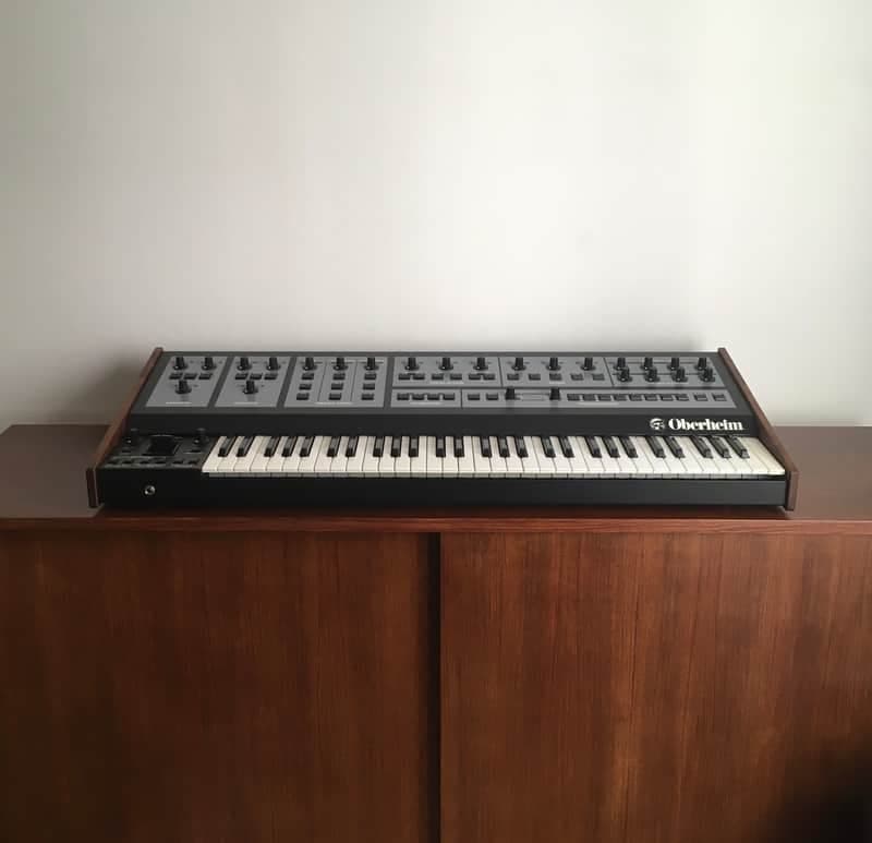 OBERHEIM OB-X8 + FLIGHTCASE / FLYCASE - PRINCE, QUEEN, POLICE, DEPECHE MODE, VAN HALEN - COMME NEUF