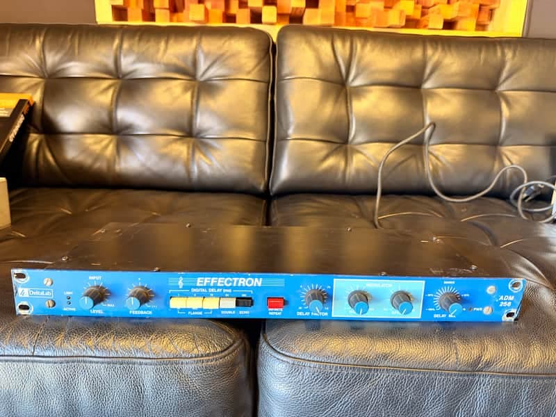 DeltaLab Effectron ADM 256 Digital Delay 1980s - Blue