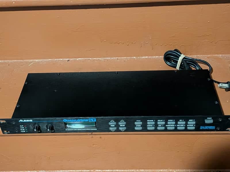 Alesis QuadraVerb GT 20k Bandwidth Simultaneous Guitar Effects Processor 1990s - Black