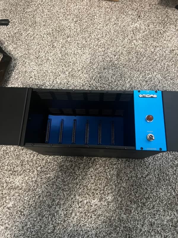 Midas L6 Legend 6-Slot Powered 500 Series Frame 2018 - Present - Black and Blue