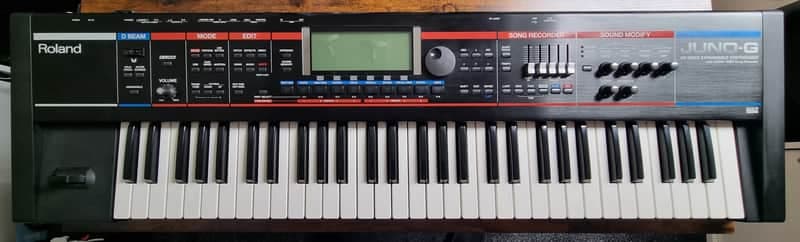 Roland Juno G 61-Key 128-Voice Synthesizer with Hard Case MINT