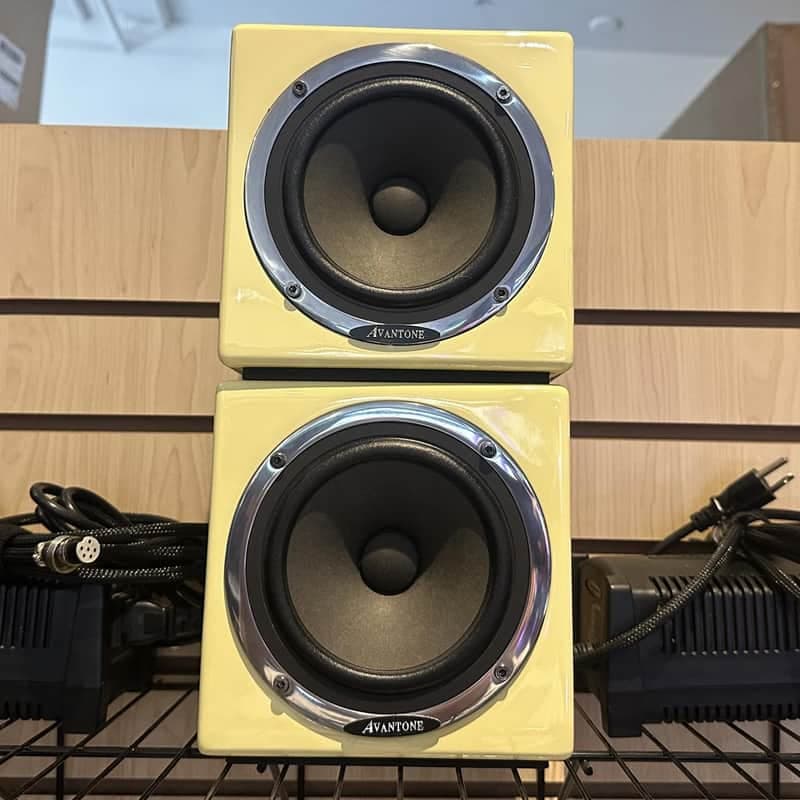 Avantone Pro MixCube Active Full-Range Mini Reference Monitor Speaker Pair w/ Stands (Pre-Owned)