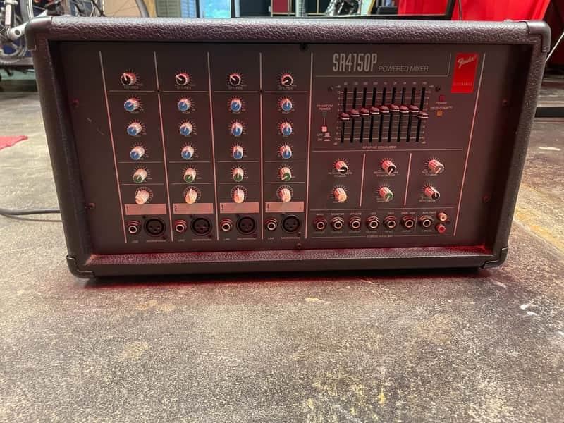 Fender SR4150P Powered Mixer