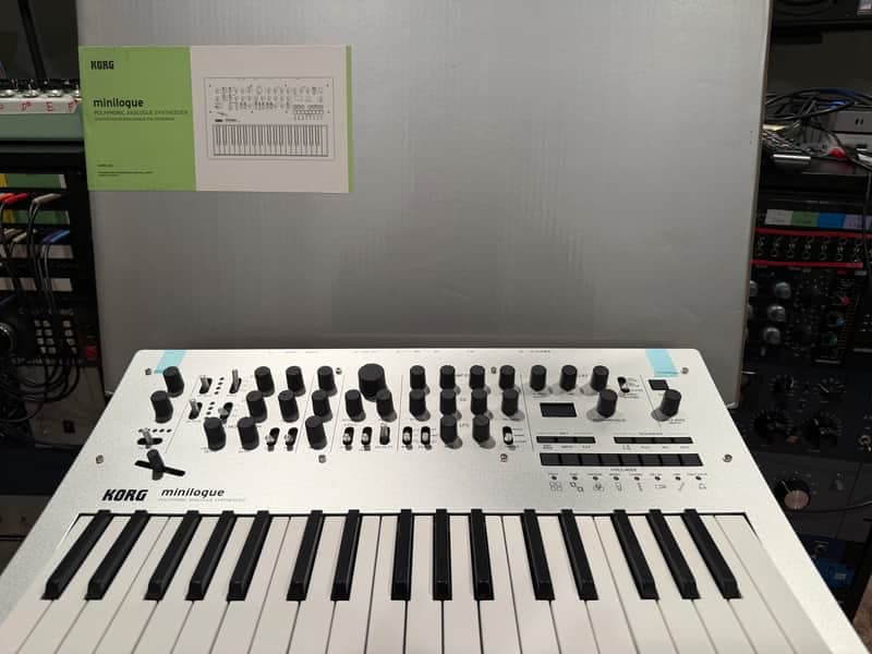 Korg Minilogue 4-Voice Polyphonic Analog Synthesizer 2016 - Present - Silver