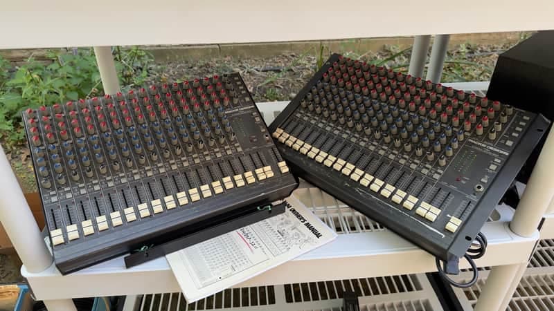 Mackie 1604-VLZ Pro 16-Channel Mic / Line Mixer 2000 - 2007 - Black