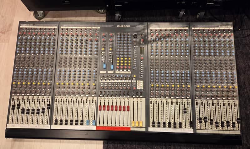 Allen & Heath GL-2800 Analog Mixer