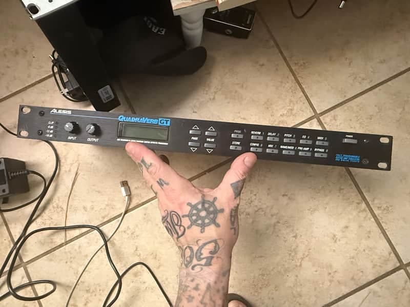 Alesis QuadraVerb GT 20k Bandwidth Simultaneous Guitar Effects Processor 1990s - Black