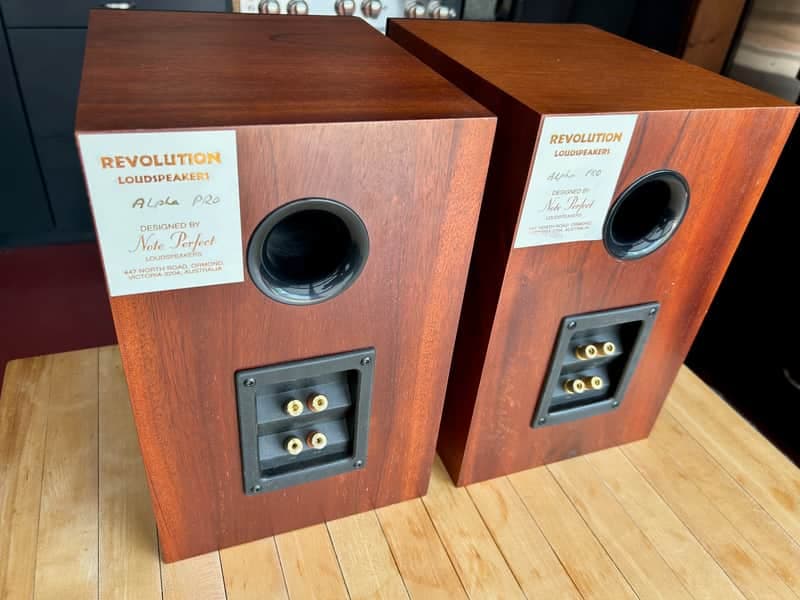 Note Perfect Revolution Loudspeakers Alpha Pro 2004 - Mahogany