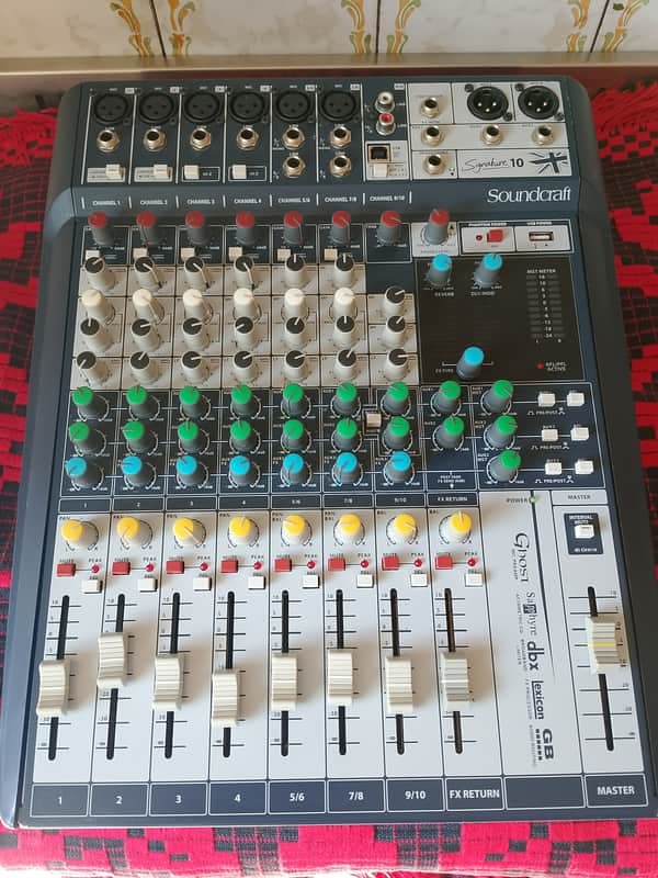 Soundcraft Signature 10 Compact 10-Channel Analog Mixer