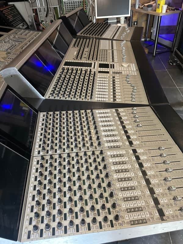Euphonix System 5 mixing console
