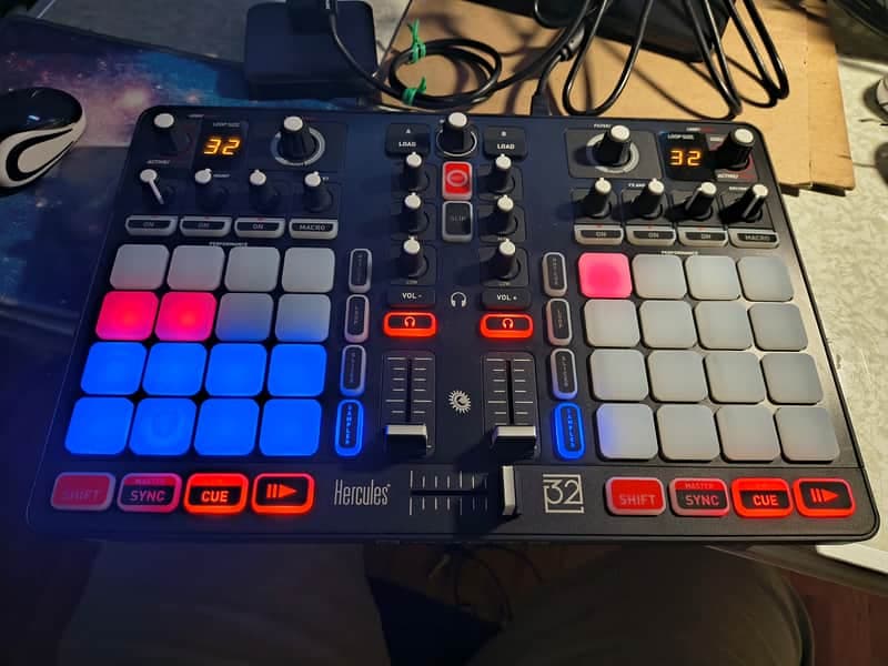 Hercules P32 USB DJ Controller 2010s - Black