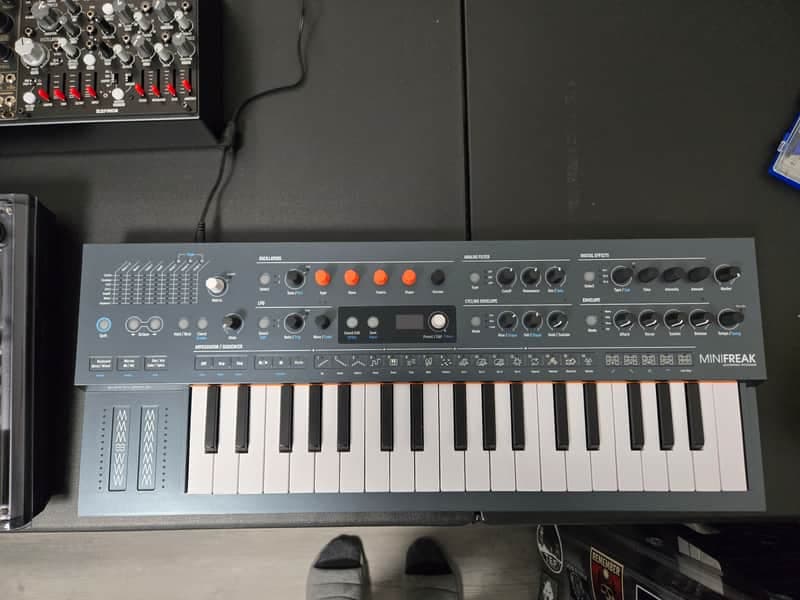 Arturia MiniFreak 37-Key 6-Voice Polyphonic Hybrid Synthesizer 2022 - Present - Black