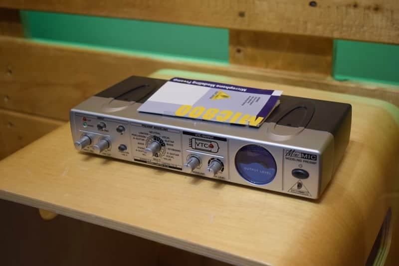Behringer Mini Mic Mic800 modeling microphone preamplifier