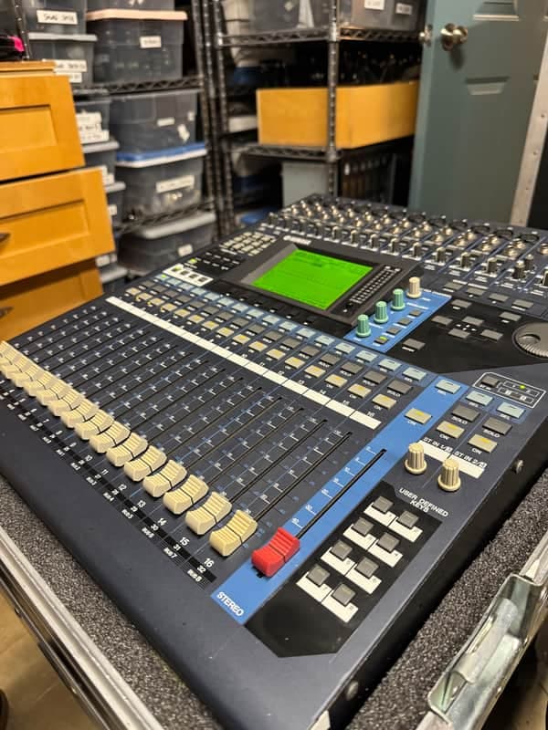 Yamaha O1V96 - with custom case