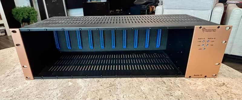 Fredenstein Bento 10; 10-Slot Powered 500 Series Rack - Gold