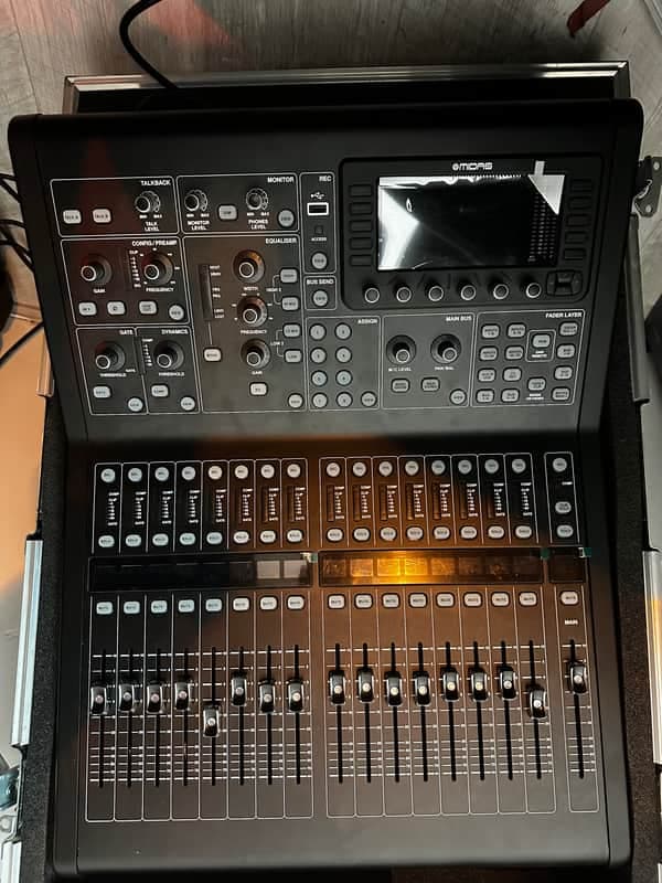 Midas M32R LIVE Digital Mixing Console 2018 - Present - Black
