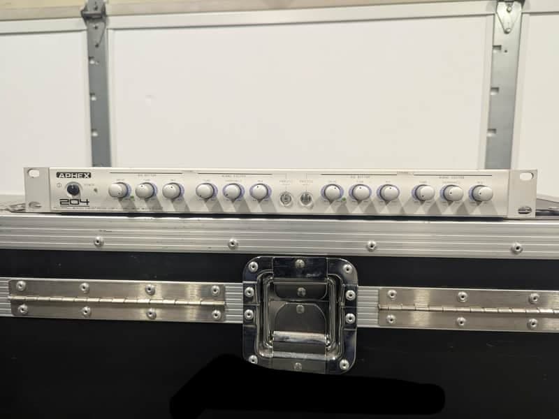 Aphex Model 204 Aural Exciter and Optical Big Bottom 2001 - 2010 - Silver