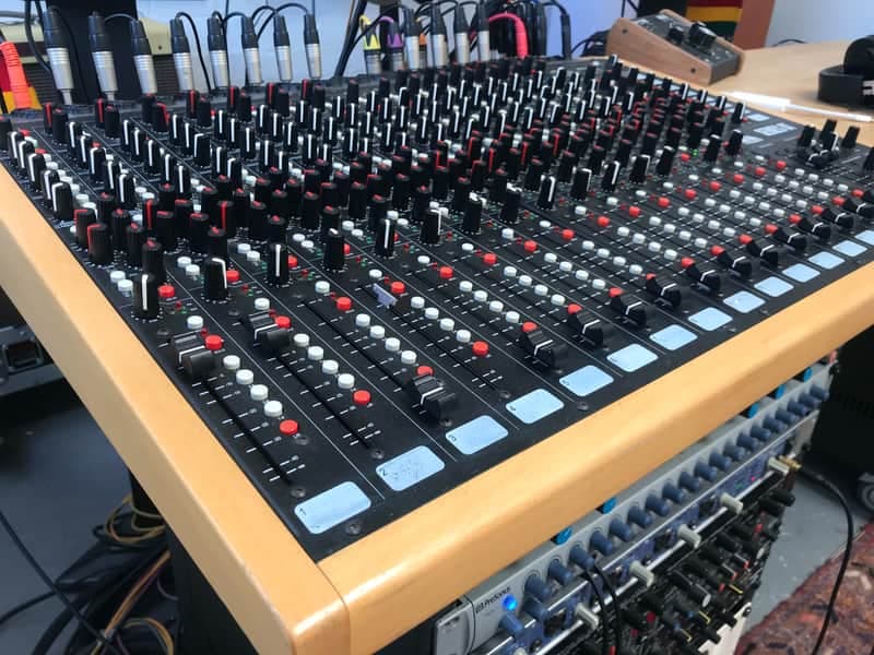 Oram 8T 16 Channel Mixing Console