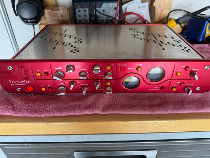 Focusrite - Red 3 | Compressor/Limiter