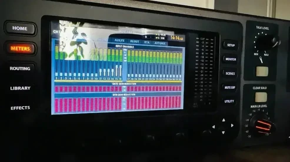 Digitales Mischpult Behringer X32 Rack