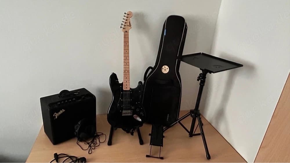 E-Gitarre Komplettset - Squier Sonic Strat HSS + F. Mustang LT25
