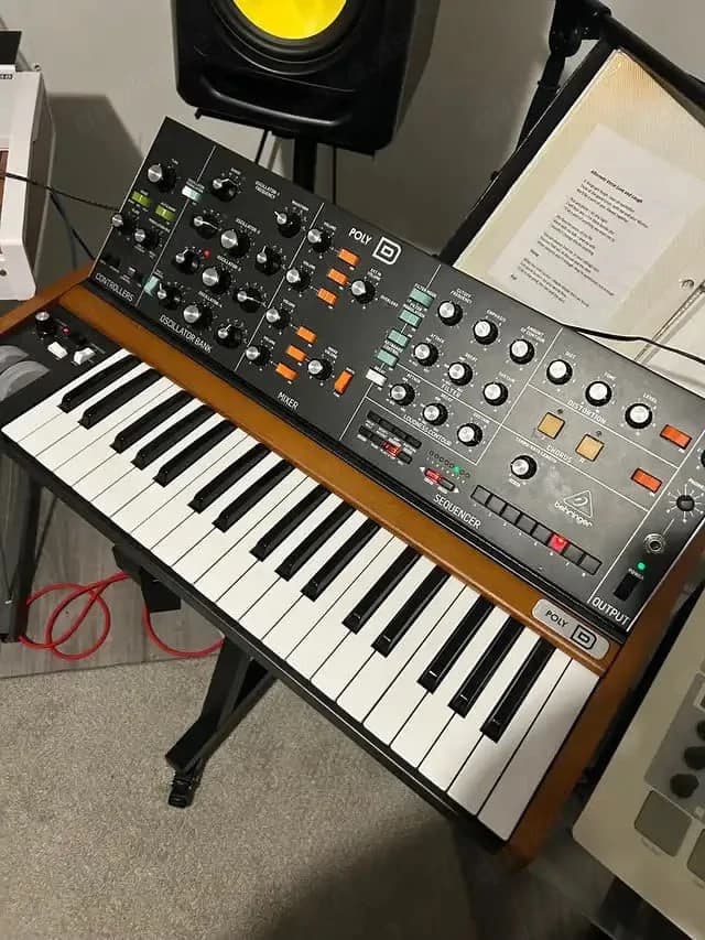 Behringer Poly-D Analog-Synthesizer