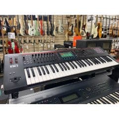 Roland FANTOM-06 61-Key Workstation Keyboard